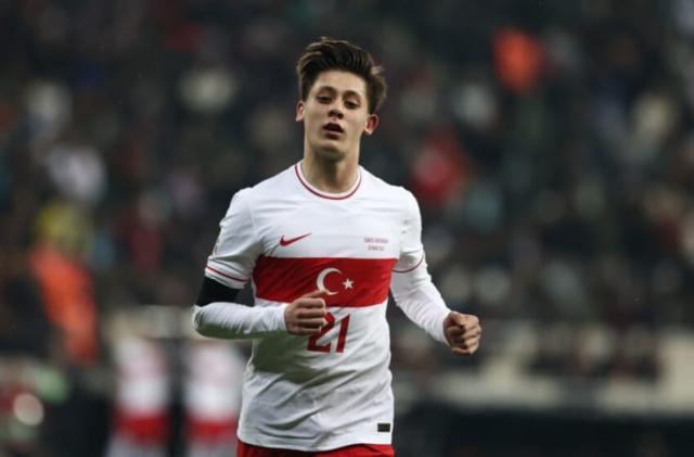 乐鱼体育登录-官方：土耳其小将居莱尔加盟皇马 签约6年